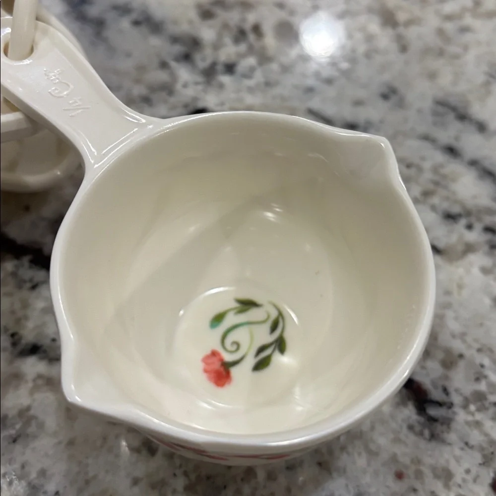 Cute decorative and functional floral measuring cups.